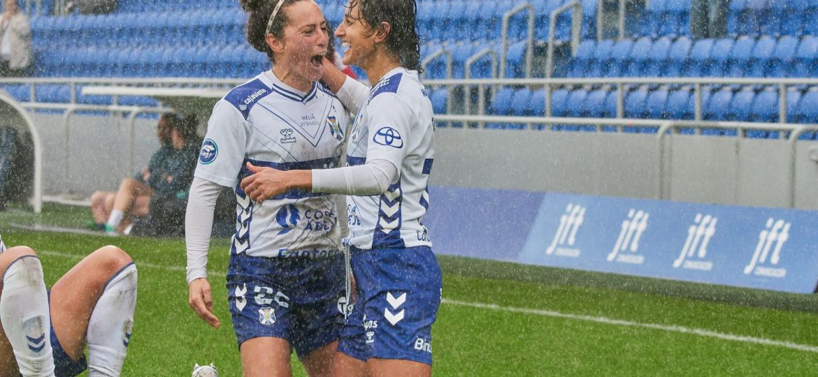 Jugadoras del Tenerife celebran un gol. (CD TENERIFE FEMENINO)