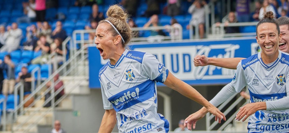 Patri Gavira celebra un gol (CD TENERIFE FEMENINO).