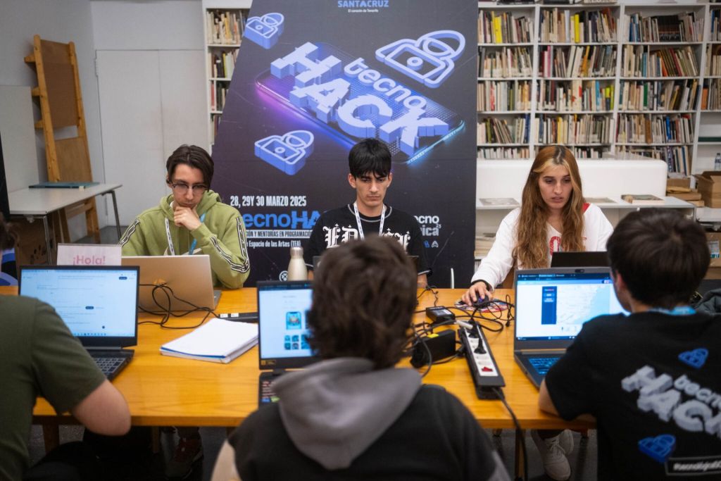 260512-Continuan-abiertas-las-inscripciones-para-TecnoHack-en-Tecnologica-Santa-Cruz-2026-2048x1365