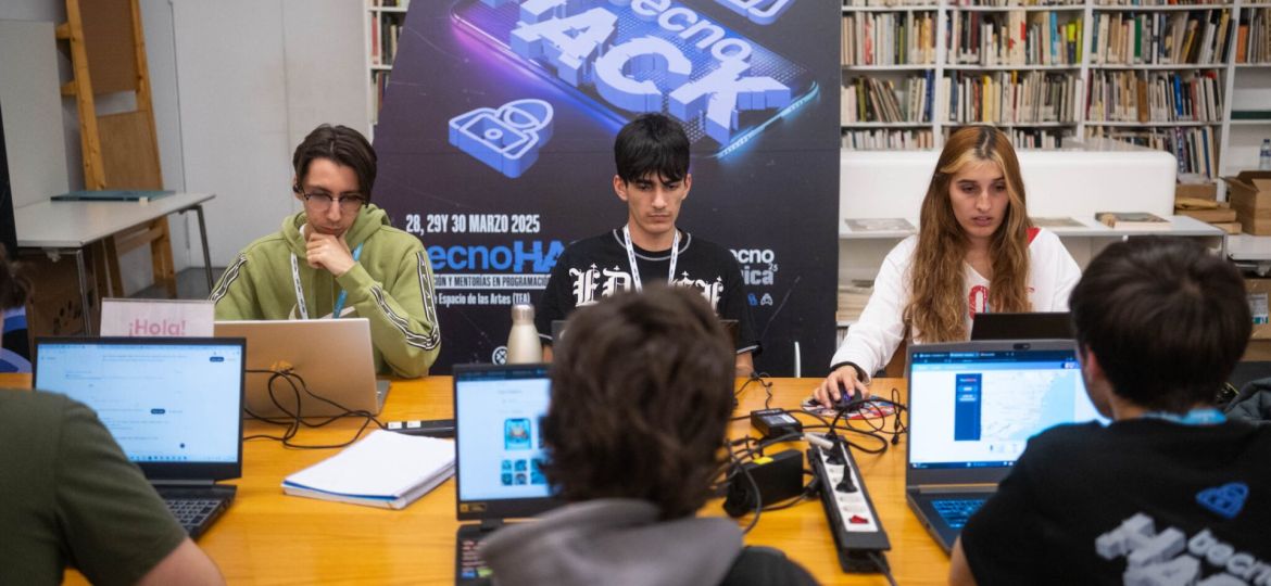 260512-Continuan-abiertas-las-inscripciones-para-TecnoHack-en-Tecnologica-Santa-Cruz-2026-2048x1365