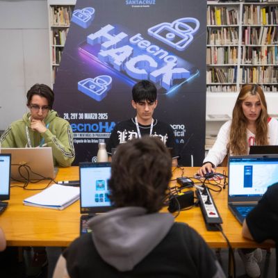 260512-Continuan-abiertas-las-inscripciones-para-TecnoHack-en-Tecnologica-Santa-Cruz-2026-2048x1365