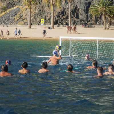 Waterpolo en la playa de Las Teresitas. (CEDIDA)