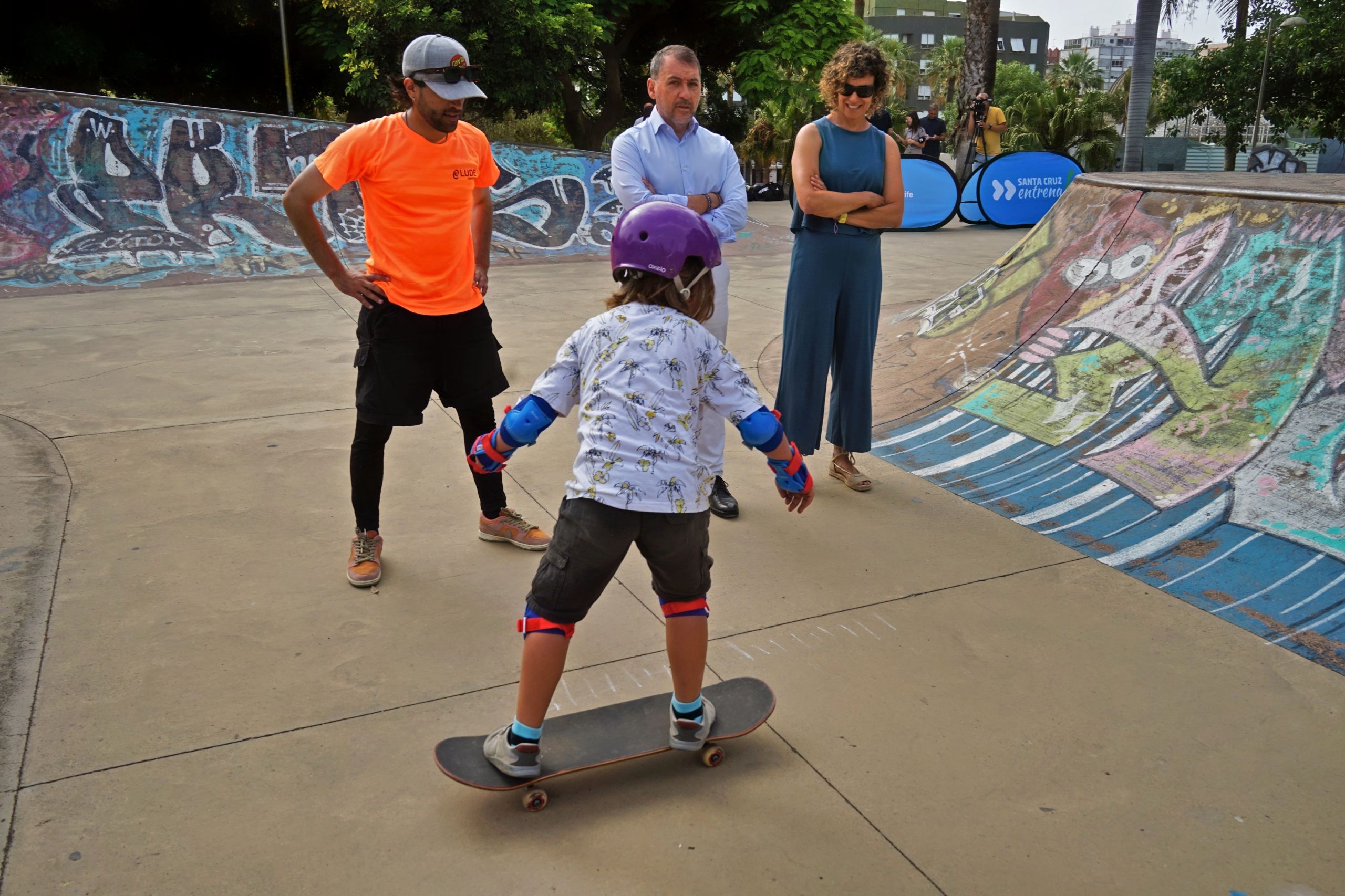 Bermúdez y Cebrián en el skate park (AYUNTAMIENTO SANTA CRUZ DE TENERIFE)