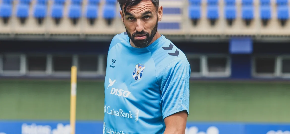 Enric Gallego se prepara en la Ciudad Deportiva para la pretemporada (CD TENERIFE)