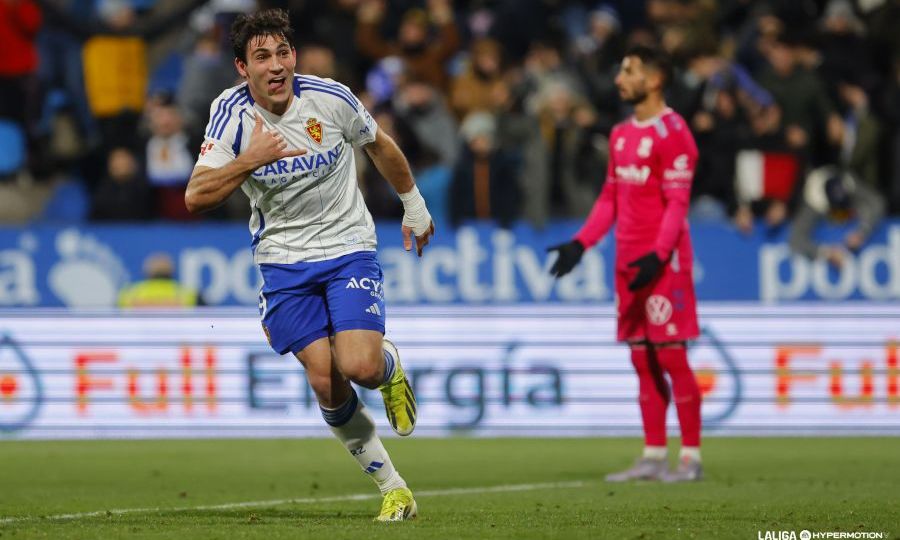 Azón celebra el empate ante la incredulidad de Mellot (LALIGA).
