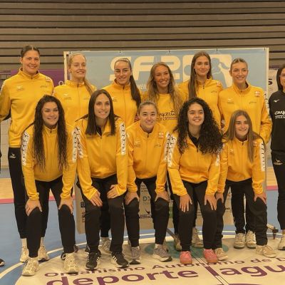 Plantilla aurinegra antes de viajar a la Copa (CEDIDA)