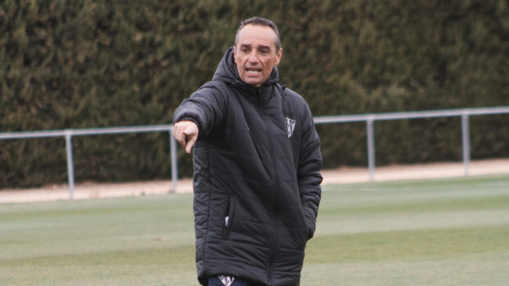 José Luis Oltra durante un entrenamiento (SD Huesca)