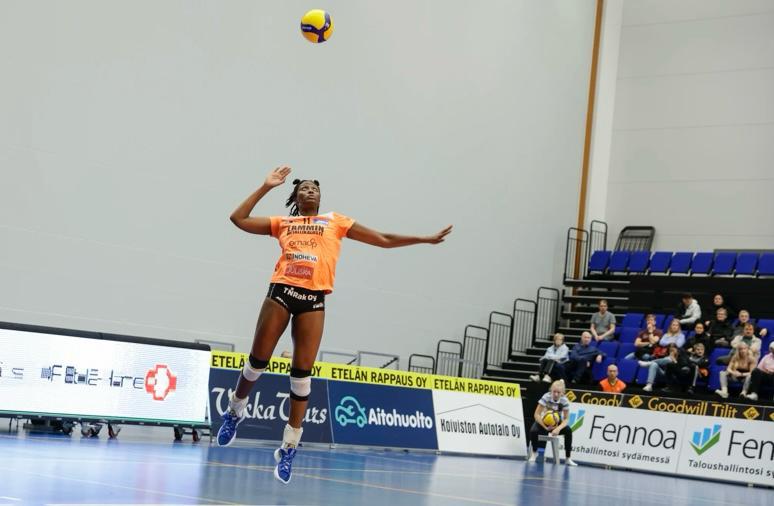 La opuesta nigeriana llega al club procedente del CSM Târgoviste de Rumanía (CEDIDA)
