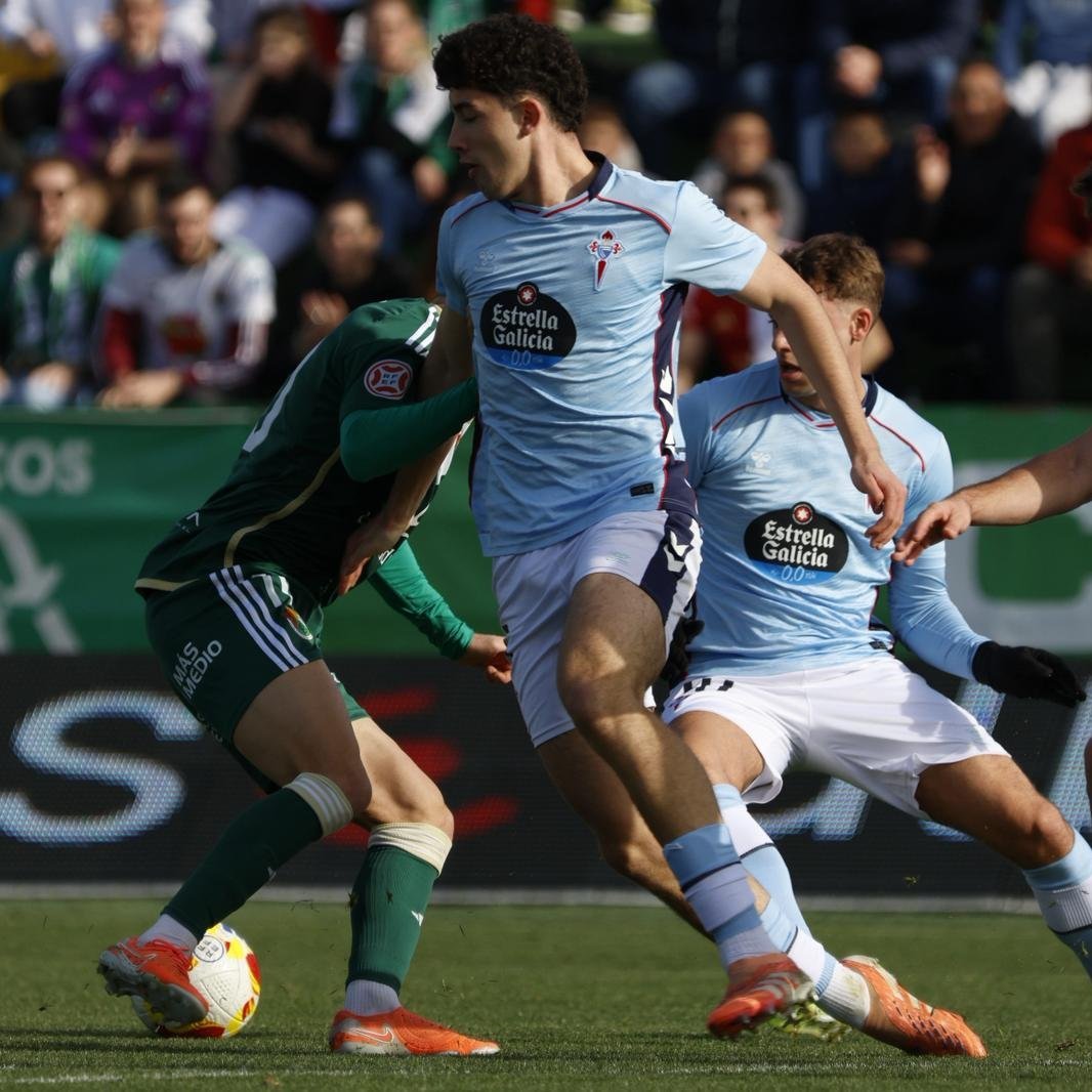 Acción del partido entre Cacereño y el Celta Fortuna (@CanteiraCeleste)