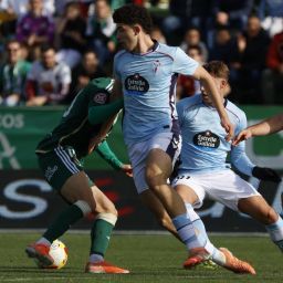 Acción del partido entre Cacereño y el Celta Fortuna (@CanteiraCeleste)