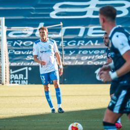 Acción del partido (CD TENERIFE).|Dani Fernández (CD TENERIFE).|David realiza un saque de banda (CD TENERIFE).|Maikel Mesa (CD TENERIFE).