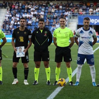 Aitor Sanz antes del partido (LA LIGA)