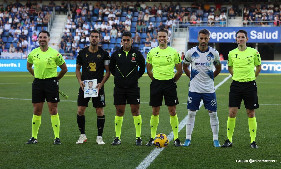 Aitor Sanz antes del partido (LA LIGA)