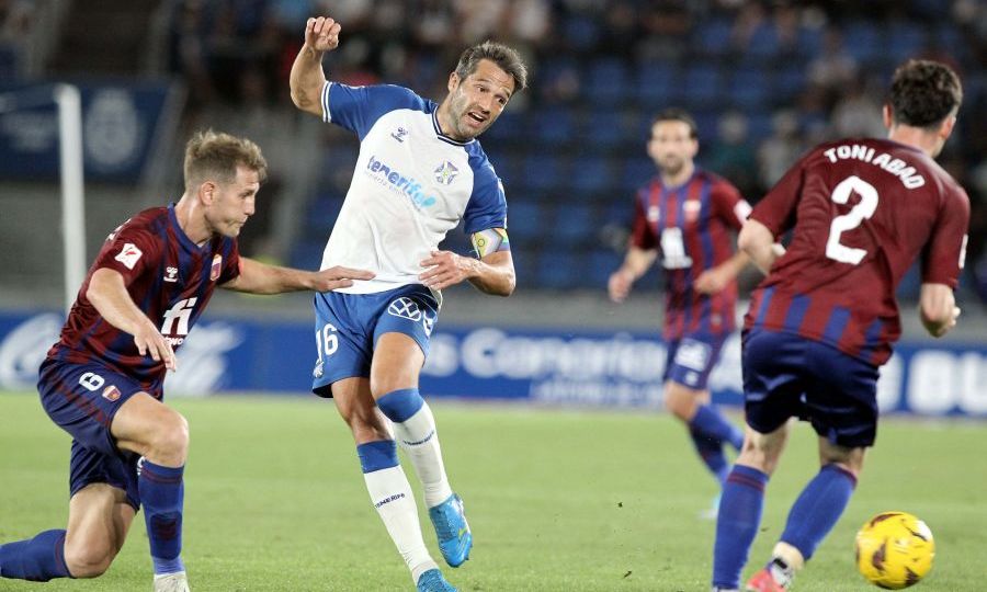 Aitor Sanz durante el Tenerife- Eldense (LA LIGA)