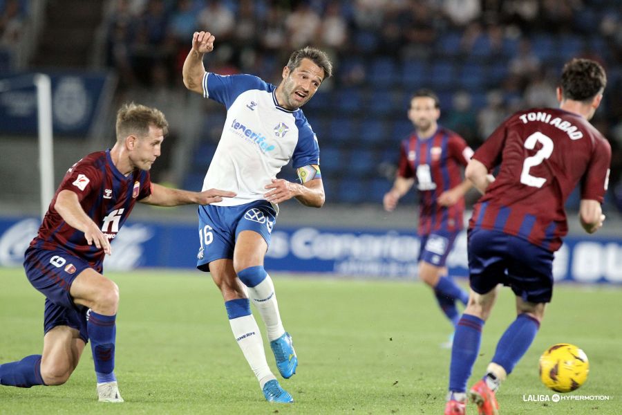 Aitor Sanz durante el Tenerife- Eldense (LA LIGA)