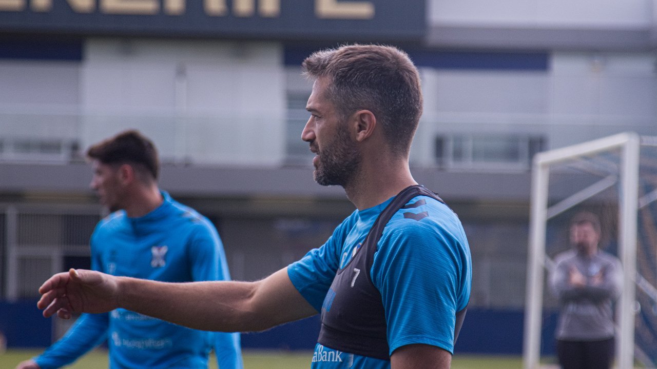 Aitor Sanz durante un entrenamiento (@CDTOficial)