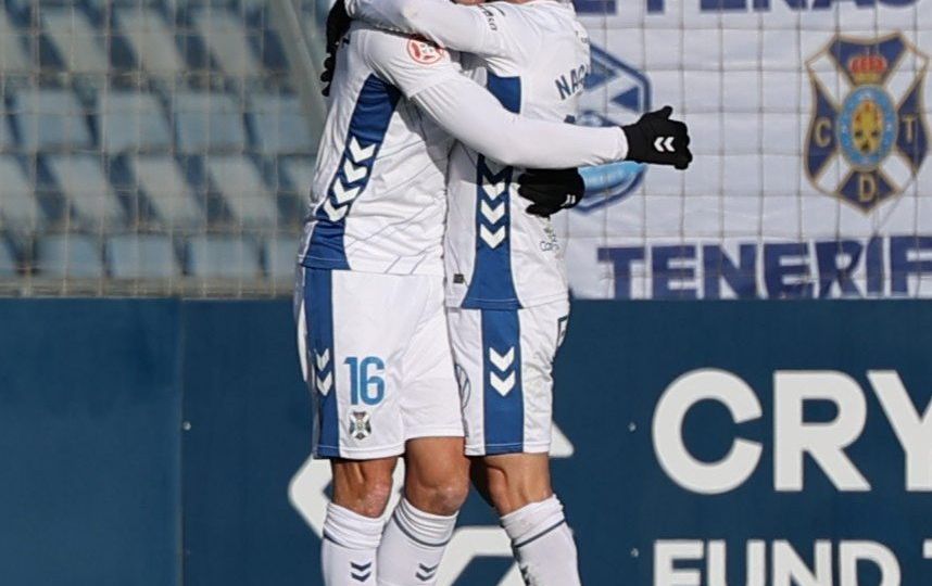 Aitor Sanz y Nacho Gil celebrando el gol del capitán (CD Tenerife)