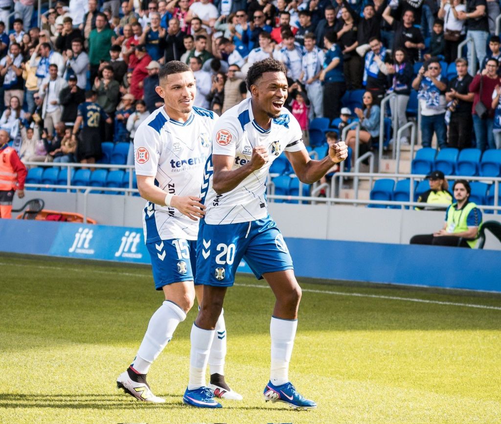 Alassan celebra su gol. (CD TENERIFE)