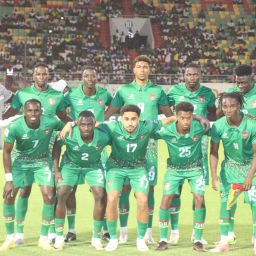Alassan con el dorsal 25 ( Federación de Fútbol de Guinea-Bissau)|Antal Yaakobishvili con Hungría Sub 21 (MLSZHIVATALOS)