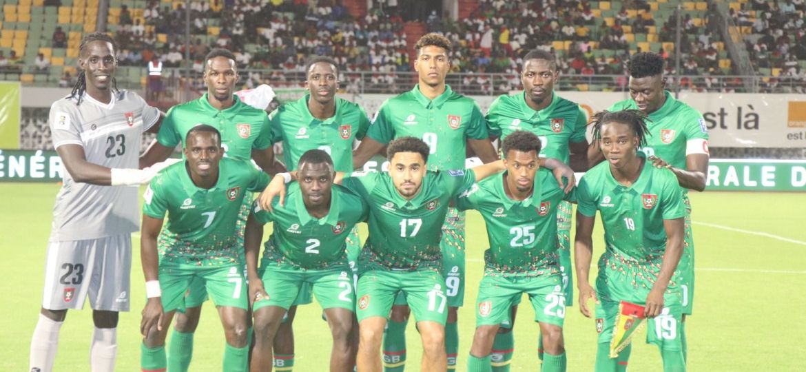 Alassan con el dorsal 25 ( Federación de Fútbol de Guinea-Bissau)|Antal Yaakobishvili con Hungría Sub 21 (MLSZHIVATALOS)