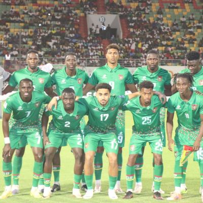 Alassan con el dorsal 25 ( Federación de Fútbol de Guinea-Bissau)|Antal Yaakobishvili con Hungría Sub 21 (MLSZHIVATALOS)