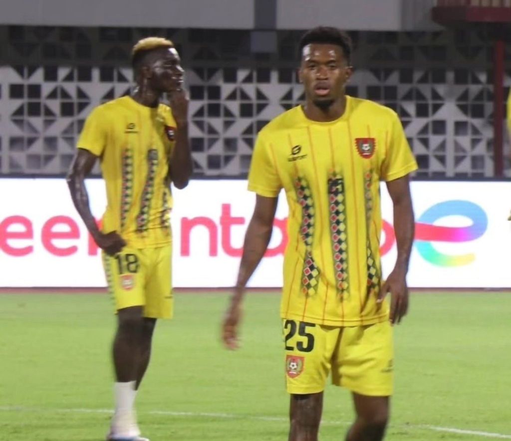 |Alassan el primero a la izquierda de la imagen (FEDRACIÓN DE FÚTBOL DE GUINEA-BISSAU)