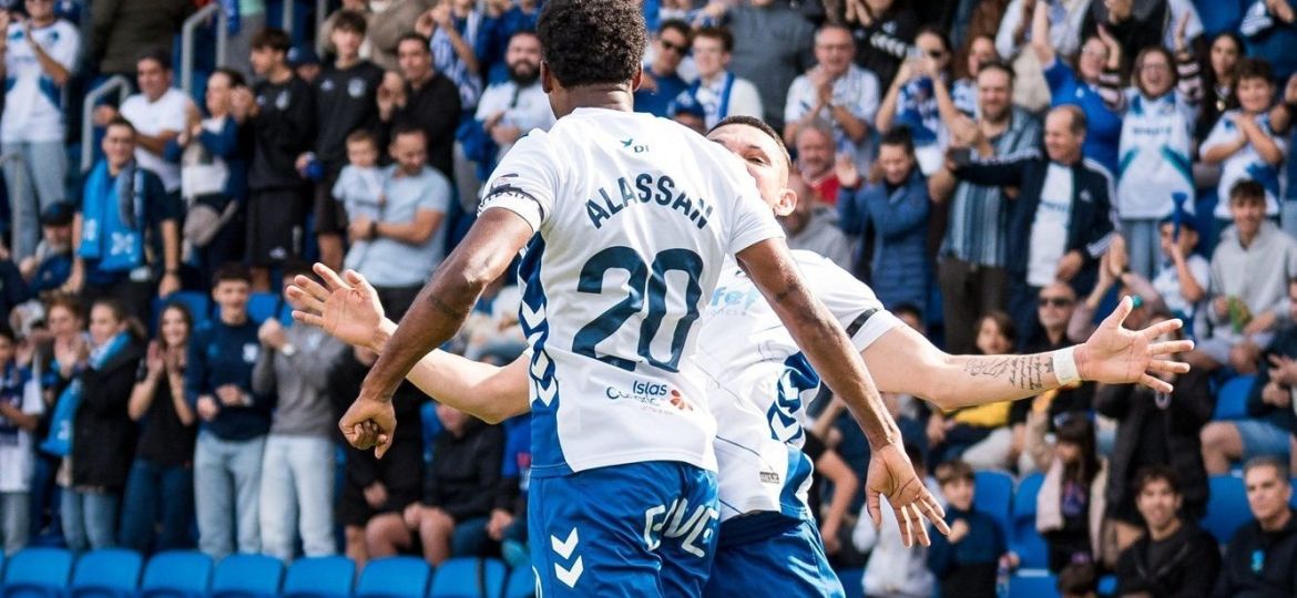 |Alassan y Fabricio celebrando el gol del extremo al Real Madrid Castilla (CD Tenerife)