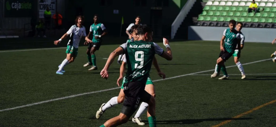 Álex Altube frente al Cacereño (Atlético Paso)