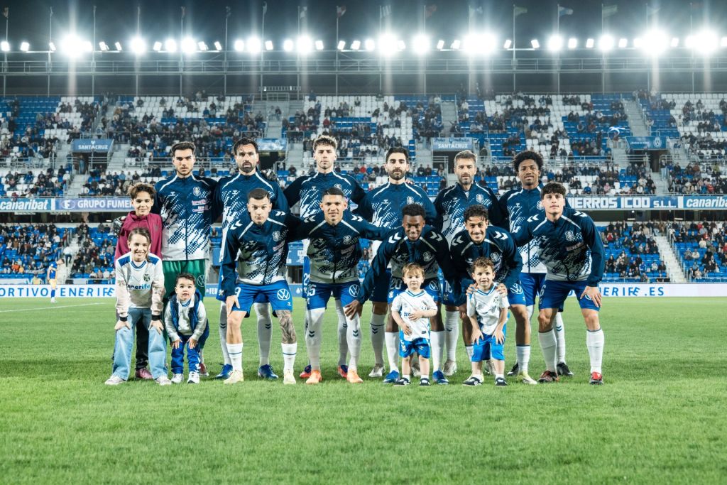 Alineación del Tenerife contra el Real Avilés (CD TENERIFE)|Alineación del Tenerife contra el Real Avilés (CD TENERIFE)