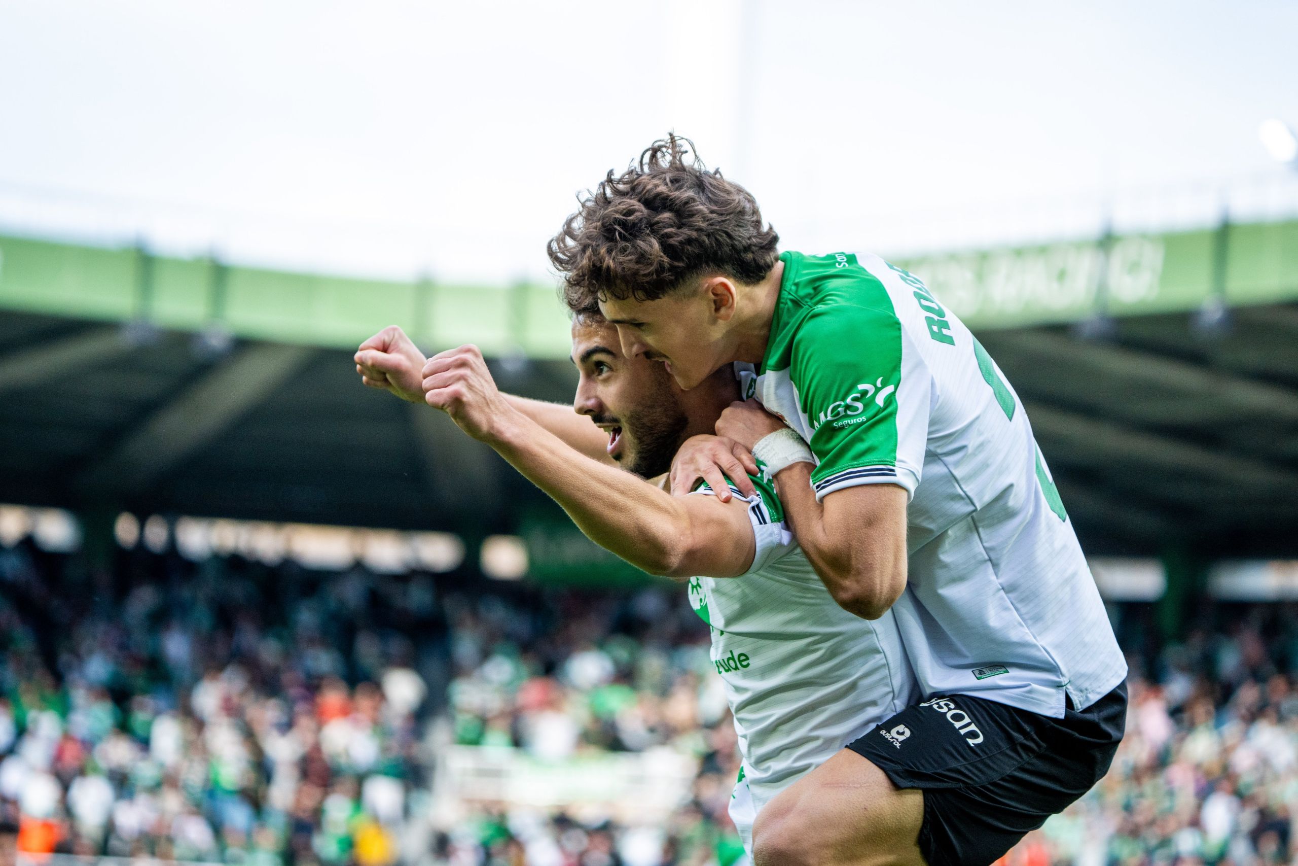 Andrés Martín celebrando su gol al Celta (@realracingclub)