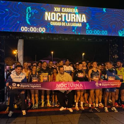 Una imagen de la pasada edición de la carrera nocturna (CEDIDA)||Cartel oficial de la XV edición