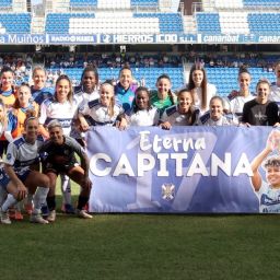 María José Pérez con sus ex compañeras (CD TENERIFE FEMENINO)