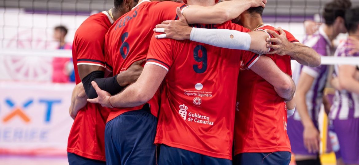 El equipo abrazándose tras un partido (CEDIDA)