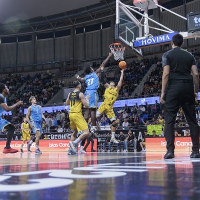 Acción del derbi canario (EMILIO COBOS/CB CANARIAS).