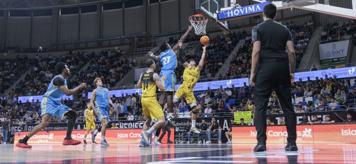 Acción del derbi canario (EMILIO COBOS/CB CANARIAS).