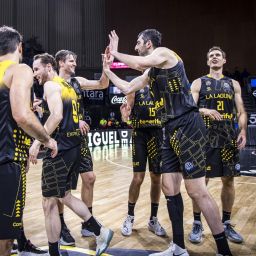 La Laguna Tenerife celebra el nuevo triunfo (CB CANARIAS)