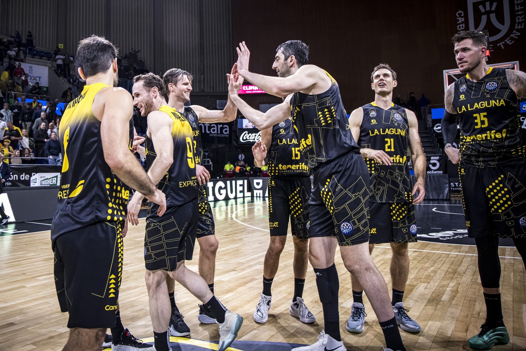 La Laguna Tenerife celebra el nuevo triunfo (CB CANARIAS)