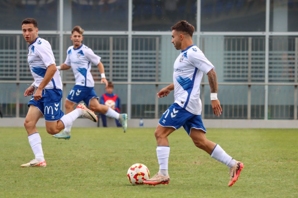 Cacho dirige un contragolpe del CD Tenerife 'B' (@CdtCantera)
