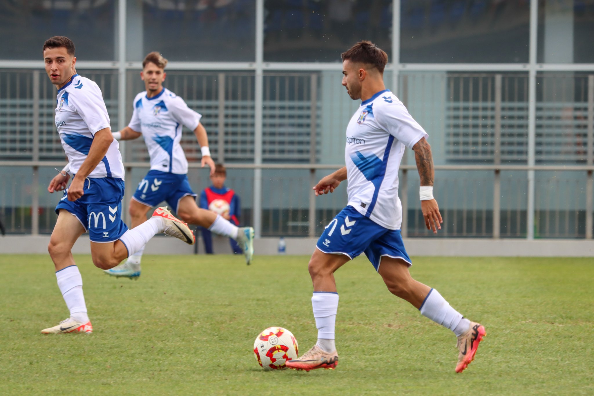 Cacho dirige un contragolpe del CD Tenerife 'B' (@CdtCantera)