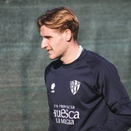 Cantero entrenando con los oscenses (SD Huesca)