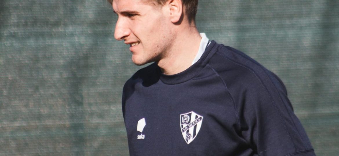 Cantero entrenando con los oscenses (SD Huesca)