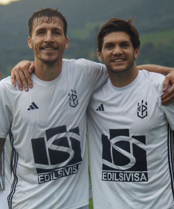 Fernando Coniglio, derecha (@puteolana.1902)