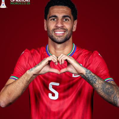 Foto oficial de Omar Mascarell con Guinea Ecuatorial (@caf_online)