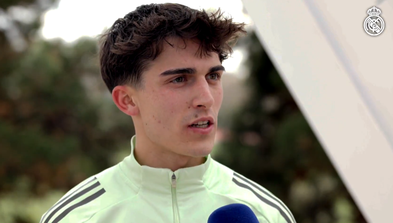 Manuel Ángel hablando con los medios oficiales del club (Cantera Real Madrid)