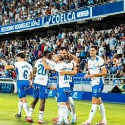 Celebración blanquiazul sobre el Heliodoro (CD Tenerife)