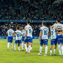 Celebración de un gol blanquiazul (CD Tenerife)
