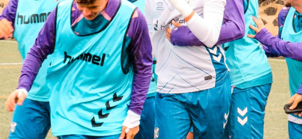Celebración de uno de los goles blanquiazules (CD Tenerife)