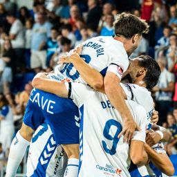 Celebración del primer gol de De Miguel (CD Tenerife)