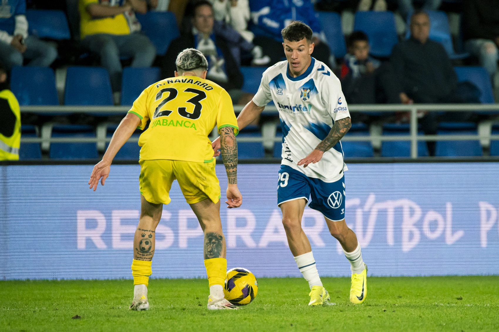 César Álvarez ante el Dépor (CD Tenerife)