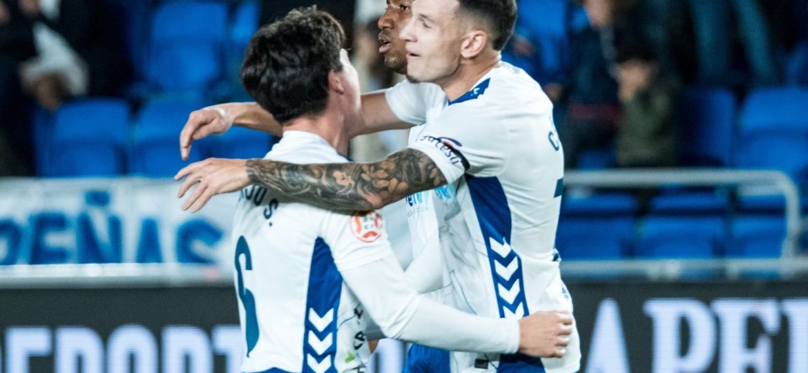 César celebra su gol junto a Juanjo Sánchez (CD Tenerife)